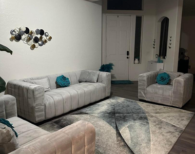 6424 N Florence Avenue - Photo Thumbnail 4