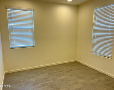 20520 N Candlelight Road - Photo Thumbnail 1