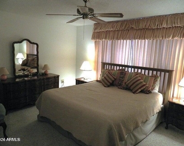 12635 W Foxfire Drive - Photo Thumbnail 6