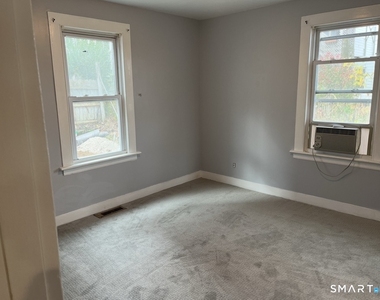 109 1/2 Oak Avenue - Photo Thumbnail 8
