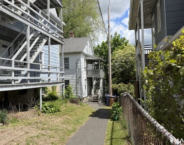 109 1/2 Oak Avenue - Photo Thumbnail 13