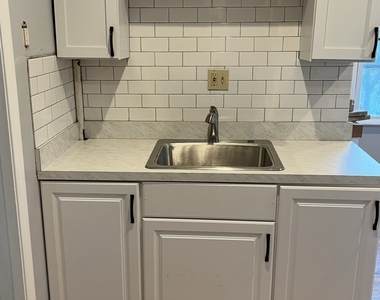 109 1/2 Oak Avenue - Photo Thumbnail 10
