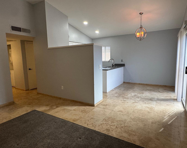 117 W Concorda Drive - Photo Thumbnail 3