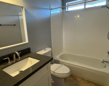 117 W Concorda Drive - Photo Thumbnail 4