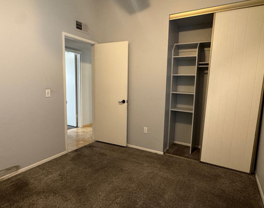 117 W Concorda Drive - Photo Thumbnail 33