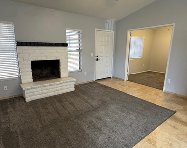 117 W Concorda Drive - Photo Thumbnail 5