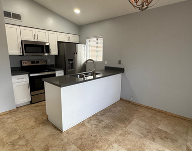 117 W Concorda Drive - Photo Thumbnail 1
