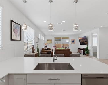 17211 W Whispering Wind Road - Photo Thumbnail 4