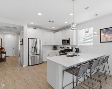 17211 W Whispering Wind Road - Photo Thumbnail 7