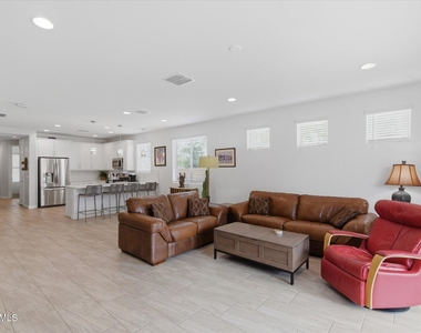 17211 W Whispering Wind Road - Photo Thumbnail 2