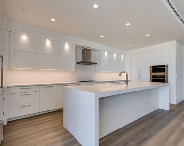 6587 N Palmeraie Boulevard - Photo Thumbnail 7