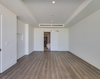 6587 N Palmeraie Boulevard - Photo Thumbnail 13