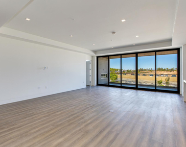 6587 N Palmeraie Boulevard - Photo Thumbnail 4