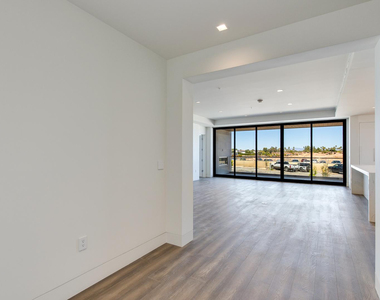 6587 N Palmeraie Boulevard - Photo Thumbnail 20