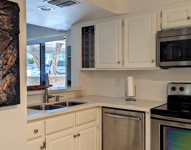 5124 N 31st Place - Photo Thumbnail 6