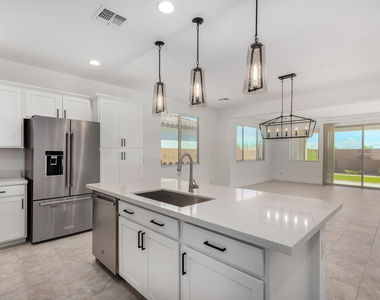 14807 W Soft Wind Drive - Photo Thumbnail 7