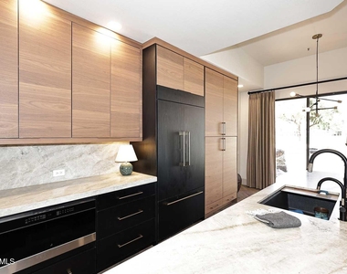 8334 E Jenan Drive - Photo Thumbnail 14