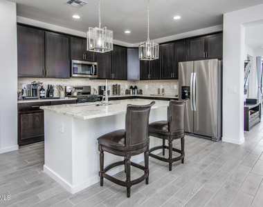 41885 W Celebration Lane - Photo Thumbnail 11