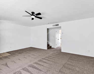 3840 N 43rd Avenue - Photo Thumbnail 4