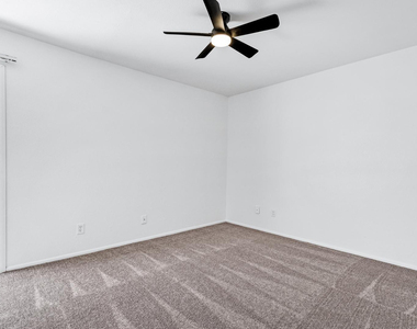 3840 N 43rd Avenue - Photo Thumbnail 13
