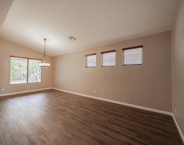 6539 W Jomax Road - Photo Thumbnail 11