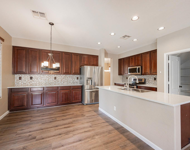 6539 W Jomax Road - Photo Thumbnail 5