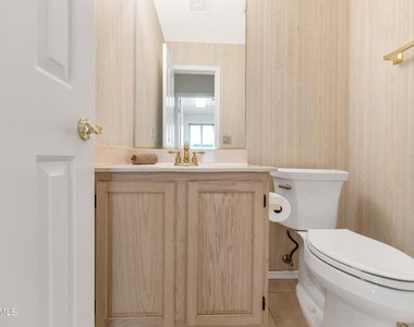 9013 W Kerry Lane - Photo Thumbnail 21
