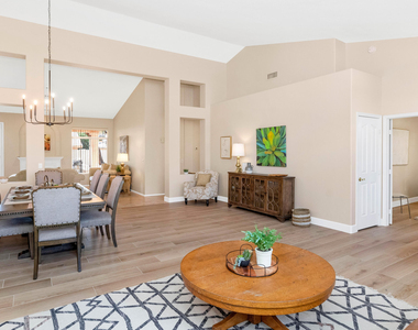 9013 W Kerry Lane - Photo Thumbnail 4