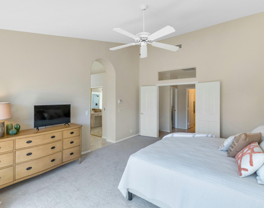 9013 W Kerry Lane - Photo Thumbnail 13