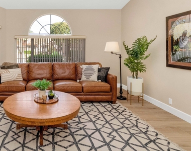 9013 W Kerry Lane - Photo Thumbnail 1