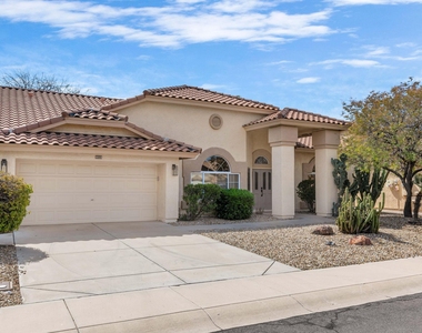 9013 W Kerry Lane - Photo Thumbnail 35