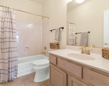 9013 W Kerry Lane - Photo Thumbnail 18