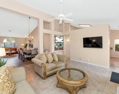 9013 W Kerry Lane - Photo Thumbnail 6