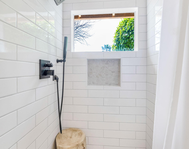 9013 W Kerry Lane - Photo Thumbnail 15