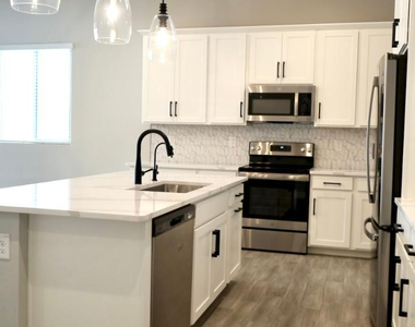 20047 W Turney Avenue - Photo Thumbnail 9