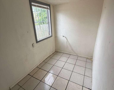 834 E 5th Street - Photo Thumbnail 9