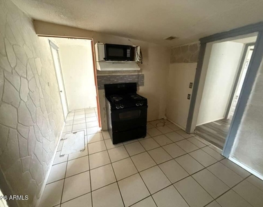 834 E 5th Street - Photo Thumbnail 5
