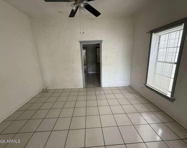 834 E 5th Street - Photo Thumbnail 4