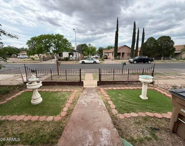 834 E 5th Street - Photo Thumbnail 1