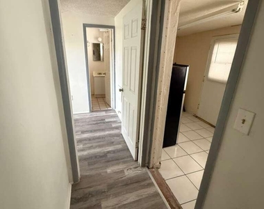 834 E 5th Street - Photo Thumbnail 13