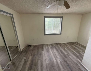 834 E 5th Street - Photo Thumbnail 14