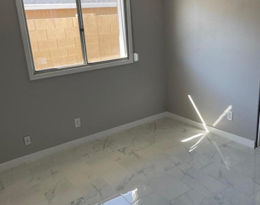 1609 E Gaylon Drive - Photo Thumbnail 32