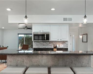 8620 E San Miguel Avenue - Photo Thumbnail 5