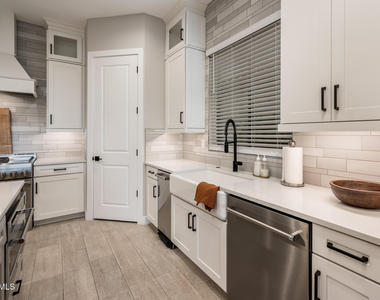 6615 E Libby Street - Photo Thumbnail 11
