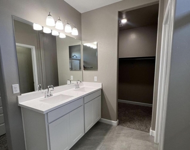 24068 W Whyman Avenue - Photo Thumbnail 7