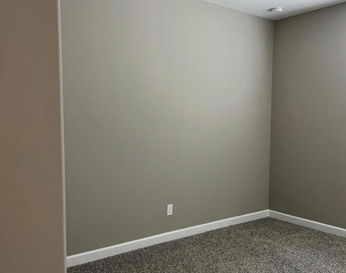 24068 W Whyman Avenue - Photo Thumbnail 4