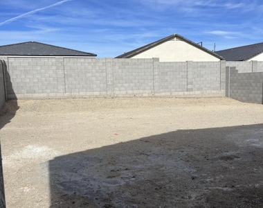 24068 W Whyman Avenue - Photo Thumbnail 8