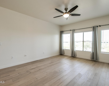 5450 E Deer Valley Drive - Photo Thumbnail 9