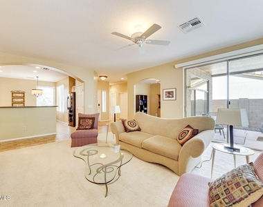 9746 E Coopers Hawk Drive - Photo Thumbnail 3