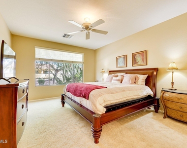 9746 E Coopers Hawk Drive - Photo Thumbnail 9